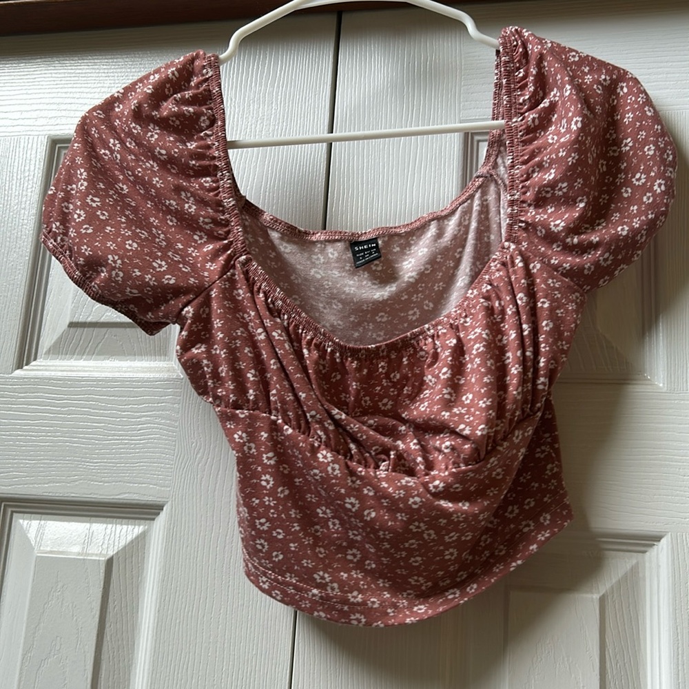 Women’s small pink floral puff sleeve crop top